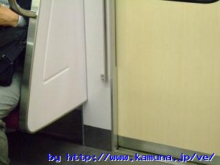 00017 ドアの横の手すり