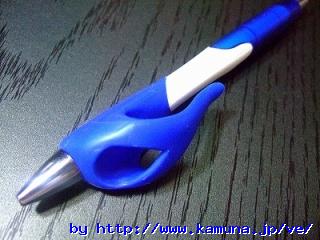 00025 人差し指にボールペン